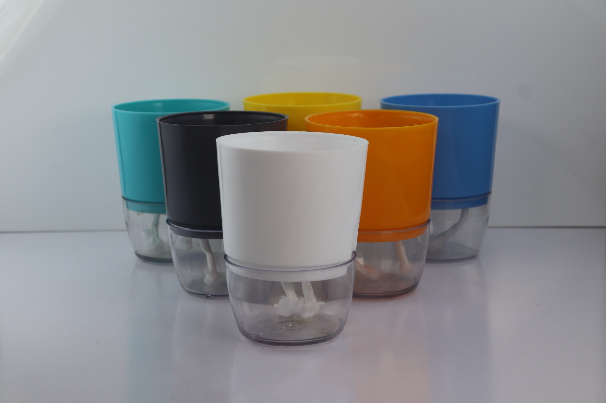 Self-watering pots without plants in six colours